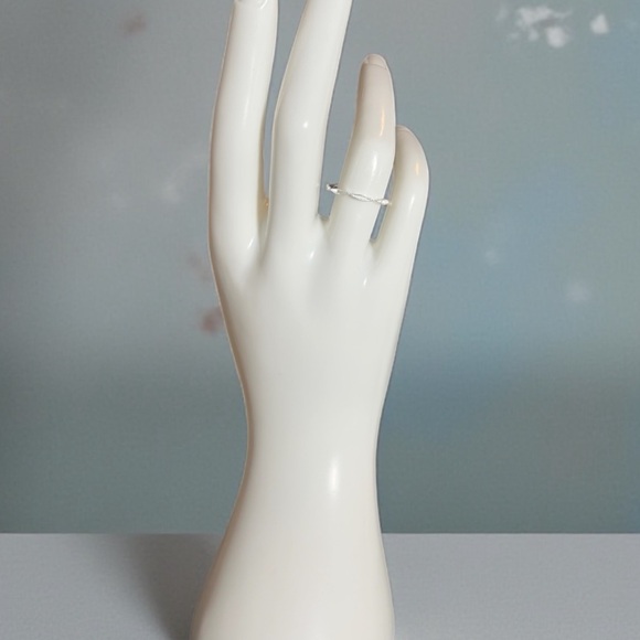 925 Sterling Silver Ring - Picture 2 of 6